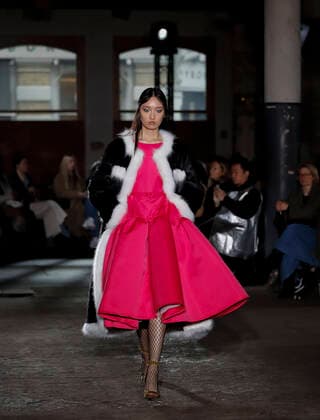 (200218) -- LONDON, Feb. 18, 2020 -- A model walks the runway during the Huishan Zhang catwalk show at London Fashion Week in London, Britain, Feb. 17, 2020. ) BRITAIN-LONDON-FASHION WEEK-HUISHAN ZHANG HanxYan 