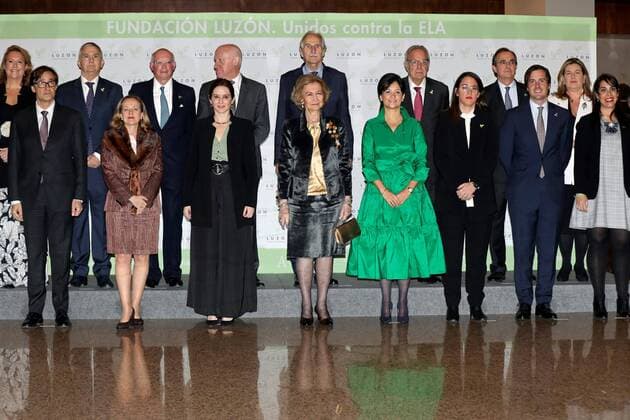 Spain s Queen Emeritus Sofia (C), Madrid s regional president, Isabel Diaz Ayuso (3-L), and Spanish Economy Minister, Nadia Calvino (2-L), Luzon Foundation vice president, Maria Jose Arriegui (4-R), poses for the media upon arrival at Ainhoa Arteta s benefit concert against Amyotrophic lateral sclerosis (ALS) organized by Luzon Foundation in Madrid, Spain, 18 February 2020. Ainhoa Arteta s benefit concert against Amyotrophic lateral sclerosis (ALS) organized by Luzon Foundation !ACHTUNG: NUR REDAKTIONELLE NUTZUNG!  Copyright: xKikoxHuescax(es-ES)x GRAF2422 20200218-637176540057506667