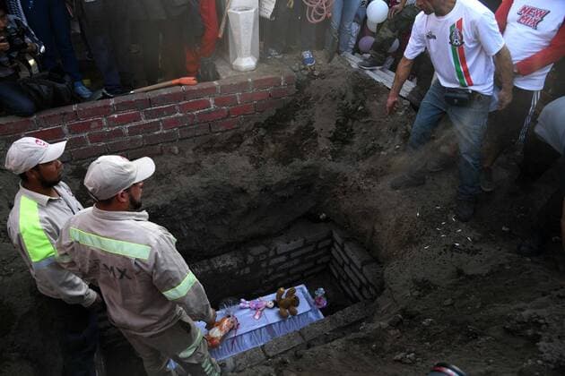 February 18, 2020 EUM20200218SOC23 JPG CIUDAD DE MEXICO, FemicideFeminicidio CDMX February 18, 2020 Family and friends during the funeral of girl Fatima in Tuyehualco, Xochimilco City Hall Photo Agency EL UNIVERSALArmando MartinezEELG  - ZUMAu78_ 20200218_zaf_u78_057 Copyright: xElxUniversalx