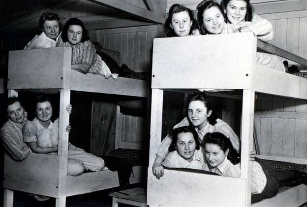 Bund deutscher Mädel (BDM), Teil der Hitlerjugend für Mädchen, Schlafraum, 1940er Jahre, Deutschland, Europa *** Bund deutscher Mädel BDM , part of the Hitler Youth for girls, dormitory, 1940s, Germany, Europe Copyright: imageBROKER our-planet.berlin iblhek04670469.jpg