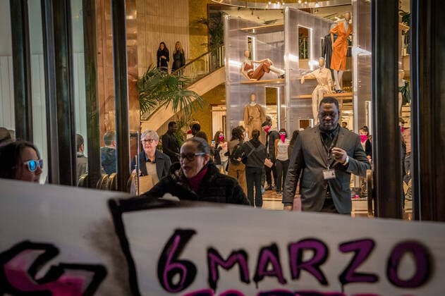 Milan. Flashmob from Zara in progress vittorio emanuele organized by Non Una Di Meno coordination of student collectives against Fashion Week (Carlo Cozzoli Fotogramma, Milan - 2020-02-20) p.s. la foto e utilizzabile nel rispetto del contesto in cui e stata scattata, e senza intento diffamatorio del decoro delle persone rappresentate  Copyright: xCarloxCozzolix xFOTOGRAMMAx