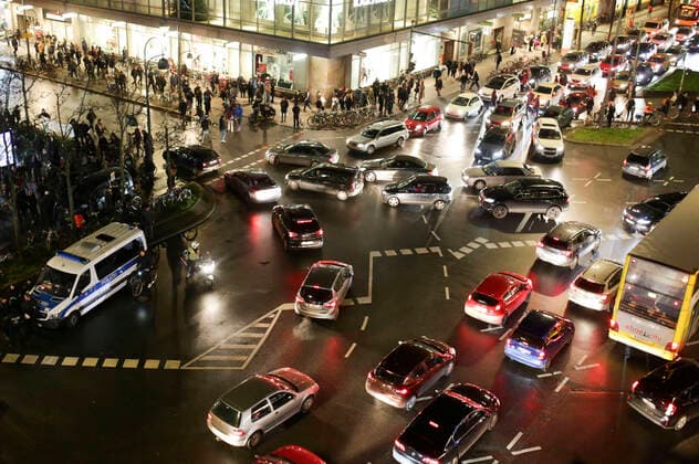A demonstration march commemorates the victims of the right-wing extremist attack in Hanau from Hermannplatz to Neukölln Town Hall Berlin, 20 02 2020 Foto:xF.xBungertx xFuturexImage