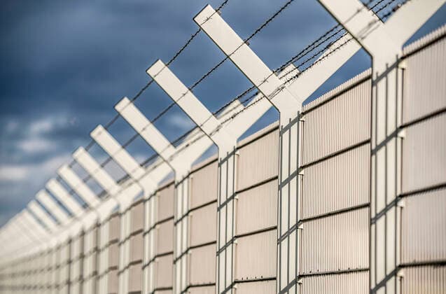 fence, security fence, with barbed wire Y Krone, Düsseldorf Airport, fence