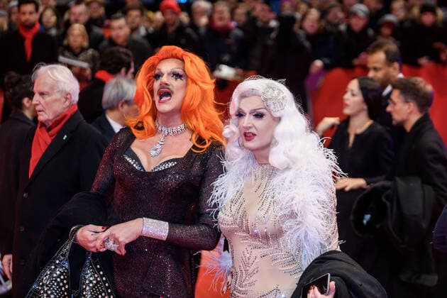 Gloria Viagra und Sheila Wolf während der Premiere des Films MY SALINGER YEAR anlässlich der Eröffnung der 70. Internationalen Filmfestspiele Berlin snapshot-photography xF.Boillot *** Gloria Viagra and Sheila Wolf during the premiere of the film MY SALINGER YEAR at the opening of the 70th Berlin International Film Festival snapshot photography xF Boillot