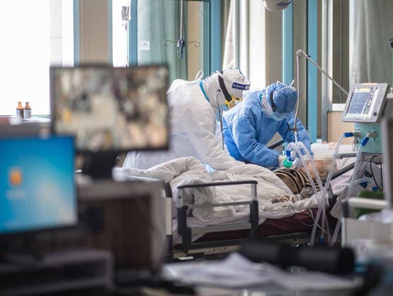 (200222) -- WUHAN, Feb. 22, 2020 -- Head nurse Sun Chun (C) takes care of a COVID-19 patient at an ICU ward of the First Hospital of Wuhan City in Wuhan, central China s Hubei Province, Feb. 22, 2020. Sun Chun is among the first batch of medical workers dispatched from the First Hospital to the makeshift hospital of Leishenshan (Thunder God Mountain) in Wuhan, the epicenter of the novel coronavirus outbreak. After finishing the work at Leishenshan, she returned to the First Hospital and remained in the frontline of fighting against the virus. By now, she has taken care of some 167 COVID-19 patients with various degrees of symptoms. ) CHINA-HUBEI-WUHAN-COVID-19-HEAD NURSE (CN) XiaoxYijiu 