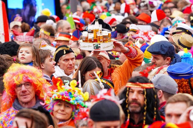 Carnivalists at the traditional Funkenbiwak at Neumarkt Cologne, 22 02 2020 Foto:xJ.xKrickx xFuturexImage
