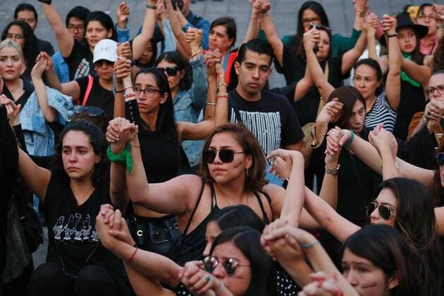 February 22, 2020: EUM20200222SOC11.JPG .CIUDAD DE MEXICO. ProtestProtesta-Feminicidios.- 22 de febrero de 2020. Colectivos feministas se dieron cita en el angel de la independencia para colocar una ofrenda a las mujeres victimas de feminicidio. Foto: Agencia EL UNIVERSALFernanda RojasEELG  - ZUMAu78_ 20200222_zaf_u78_085 Copyright: xElxUniversalx