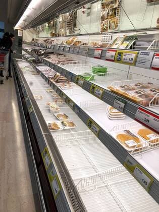 Esselunga supermarket in via papiniano with emptied shelves. Coronavirus emergency (Stefano De Grandis Fotogramma, Milan - 2020-02-23) p.s. la foto e utilizzabile nel rispetto del contesto in cui e stata scattata, e senza intento diffamatorio del decoro delle persone rappresentate  Copyright: xStefanoxDexGrandisx xFOTOGRAMMAx