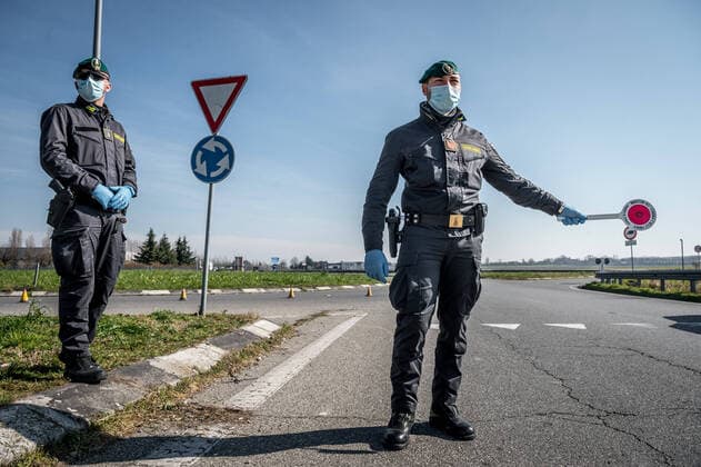 Coronavirus: Präventionsmaßnahmen in Italien Casalpusterlengo Road Blocks of the Guadia di Finanza and Carabinieri in Casalpusterlengo due to CoronaVirus Covid19 Trucks can transit with permission (Carlo Cozzoli Fotogramma, Milan - 2020-02-24) p.s. la foto e utilizzabile nel rispetto del contesto in cui e stata scattata, e senza intento diffamatorio del decoro delle persone rappresentate  Copyright: xCarloxCozzolix xFOTOGRAMMAx