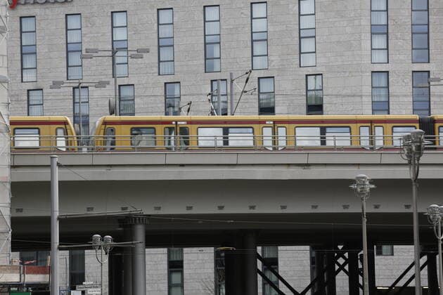 S Bahn on a drawbridge from Berlin main station