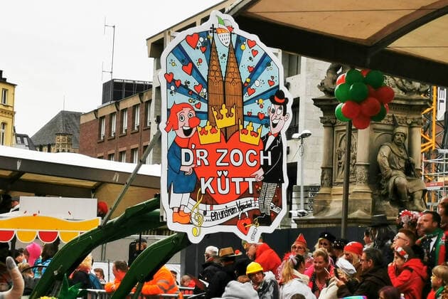 Sign Dr Zock kütt The train comes at the beginning of the Rose Monday procession in Cologne with people celebrating at the roadside Rose Monday procession in Cologne 2020, 24 02 20 Cologne NRW Germany Old Market Copyright: xdnet_cdnx