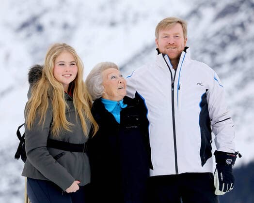 25-02-2020 Lech Queen Maxima and King Willem-Alexander and Princess Amalia and Princess Alexia and Princess Ariane and Princess Beatrix and Princess Laurentien and Prince Constantijn and Countess Eloise and Count Claus Casimir and Countess Leonore pose during a photocall during the ski holiday in Lech am Arlberg, Austria.  Copyright: xPPEx