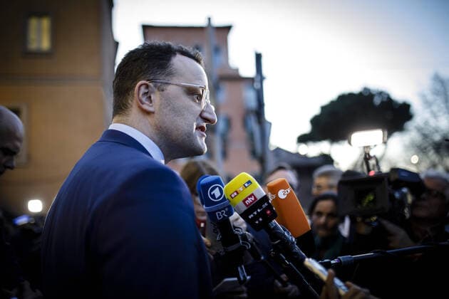 Statement von Bundesgesundheitsminister Jens Spahn, CDU, in Rom nach einem Krisentreffen von Gesundheitsministern aus Mitteleuropa. 25.02.2020, Rom Italien *** Statement by Federal Health Minister Jens Spahn, CDU, in Rome after a crisis meeting of health ministers from Central Europe 25 02 2020, Rome Italy Copyright: xThomasxKoehler photothek.dex