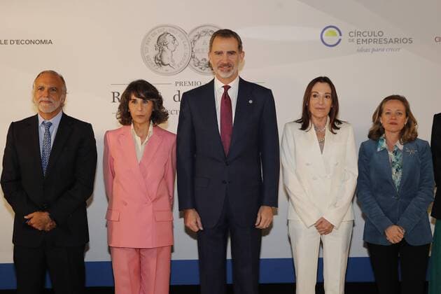Spain s King Felipe VI (C) poses for a family photo next to late Mexican businessman Placido Arango s daughter Maite Arango (2-L) during the awarding ceremony of Kingdom of Spain Award to Placido Arango for his business career at Prado Museum in Madrid, Spain, 26 February 2020. The entrepreneur and philanthropist, owner of restaurant chain Vips Group, was awarded posthumously as he died last 17 February at 88. Spain s King Felipe VI gives Kingdom of Spain Award to late Mexican businessman Placido Arango for his business career !ACHTUNG: NUR REDAKTIONELLE NUTZUNG!  Copyright: xJuanxCarlosxHidalgox GRAF6960 20200226-637183254894677562