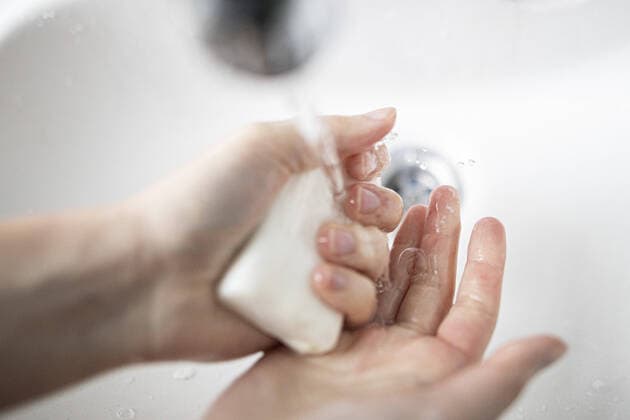 Hands are washed with soap in Berlin, 26 02 2020 Washing hands is considered an effective preventive measure against the spread of viruses and bacteria, such as the novel corona virus SARS CoV 2, which is increasingly appearing in Asia and Europe Berlin Germany Copyright: xFlorianxGaertner photothek.netx
