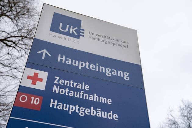 University Medical Center Hamburg Eppendorf Hamburg Hospital UKE University Medical Center Symbolfoto Symbol Image Information Sign at the Main Building Entrance Central Emergency Room University Medical Center Hamburg Eppendorf Hamburg Hospital UKE University Medical Center Symbolfoto Symbol Image , Hamburg Hamburg Hamburg Deutschland UKE