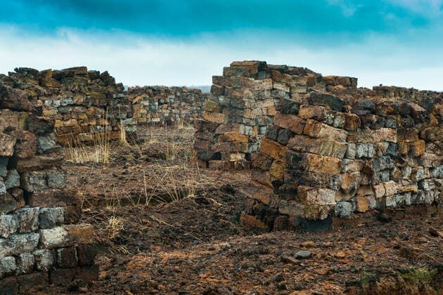 IMAGO Nature: Unsere Erde, Energiequellen, Torf Torfsoden, Torfabbau im Goldenstedter Moor, Deutschland, Niedersachsen, Goldenstedter Moor peat sods, peat extraction Goldenstedter Moor, Germany, Lower Saxony, Goldenstedter Moor BLWS606518 Copyright: xblickwinkel McPHOTO W.xRolfesx