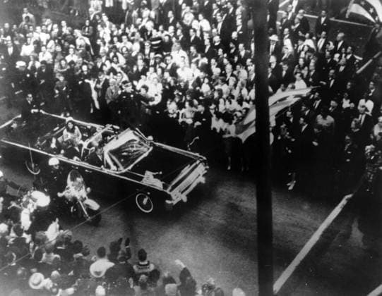 IMAGO History, Ermordung von US-PrÃ¤sident John F. Kennedy in Dallas, 1963 Kennedy motorcade, Dallas, November 22, 1963 Courtesy Everett Collection PUBLICATIONXNOTxINxCANxCHNxFRAxITAxJPNxNORxPOLxRUSxESPxUKxUSA Copyright: xCourtesyxEverettxCollectionx HBDKEAS EC001