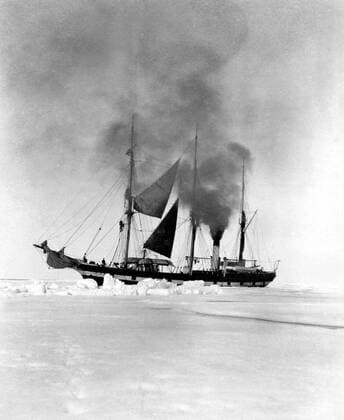 ROBERT E. PEARY-Peary s expedition to the North Pole on The Roosevelt. Melville Bay, (1902-1905). - CPL Archives Everett Collection CPL Archives Everett Collection PUBLICATIONXNOTxINxCANxCHNxFRAxITAxJPNxNORxPOLxRUSxESPxUKxUSA Copyright: xCPLxArchives EverettxCollectionx HBDROPE CL004