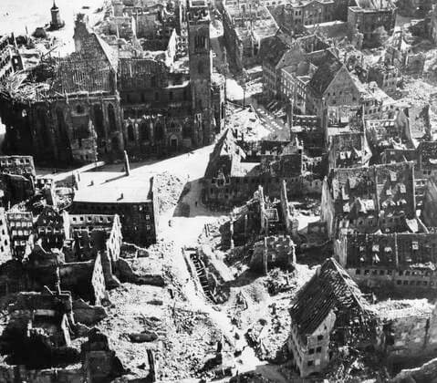 World War II, Nuremberg, Germany in destruction, May, 1945. Courtesy Everett Collection PUBLICATIONXNOTxINxCANxCHNxFRAxITAxJPNxNORxPOLxRUSxESPxUKxUSA Copyright: xCourtesyxEverettxCollectionx HBDWOWA EC028