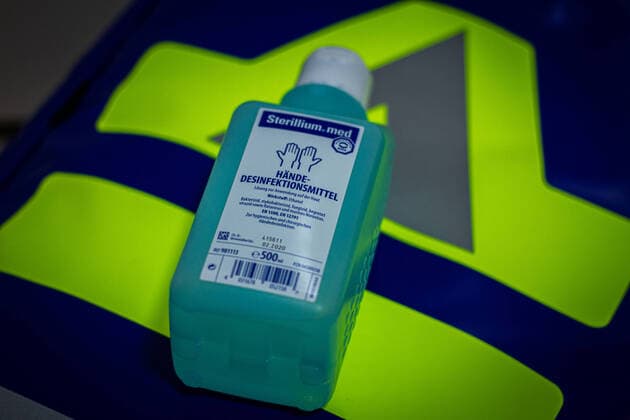 Hand disinfectant almost sold out in Germany Impressions of disinfectant against SARS CoV 2 Hand disinfectant against SARS CoV 2 are almost sold out in Germany Impressions of Sterillium hand disinfectant and gloves when using hand disinfectant , 70173 Stuttgart, Germany Copyright: 7aktuell.dex xMaxxRühle