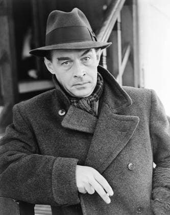 Erich Maria Remarque (1898-1970) German author of the greatest WWI novel, All Quiet on the Western Front, (1929), arrives in New York City during his 13 year exile from Nazi Germany. 1939 Courtesy Everett Collection PUBLICATIONXNOTxINxCANxCHNxFRAxITAxJPNxNORxPOLxRUSxESPxUKxUSA Copyright: xCourtesyxEverettxCollectionx HISL004 EC167