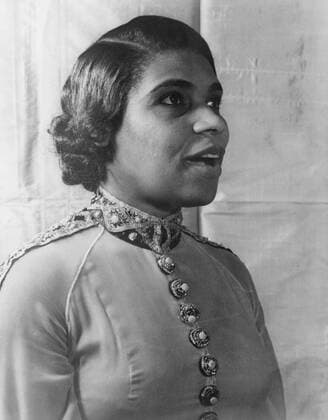 Marian Anderson (1897-1993), African American contralto singing in 1940 portrait by Carl Van Vechten. Courtesy Everett Collection PUBLICATIONXNOTxINxCANxCHNxFRAxITAxJPNxNORxPOLxRUSxESPxUKxUSA Copyright: xCourtesyxEverettxCollectionx HISL005 EC114