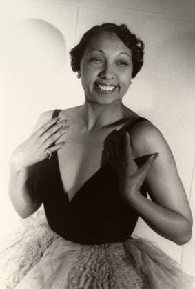 Josephine Baker (1906-1975), at age 42, in 1949. After World War II she awarded the Croix de Guerre and the Legion of Honor for her participation in the Resistance. 1949. Courtesy Everett Collection PUBLICATIONXNOTxINxCANxCHNxFRAxITAxJPNxNORxPOLxRUSxESPxUKxUSA Copyright: xCourtesyxEverettxCollectionx HISL005 EC138