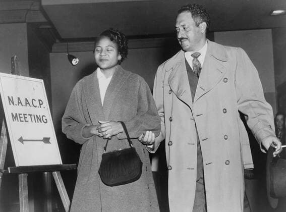 Thurgood Marshall, the Chief Counsel for the NAACP with Rosa Parks in 1956. Parks joined the Montgomery, Alabama chapter of the NAACP in 1943 and was the chapter s secretary in 1956. Courtesy Everett Collection PUBLICATIONXNOTxINxCANxCHNxFRAxITAxJPNxNORxPOLxRUSxESPxUKxUSA Copyright: xCourtesyxEverettxCollectionx HISL006 EC250