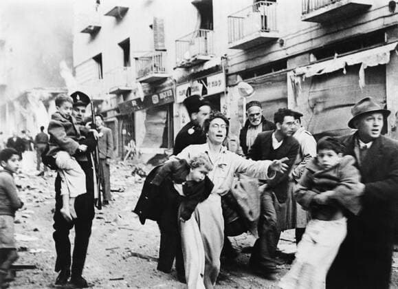 Mother and her family fleeing from square block of buildings in the Jewish district of Jerusalem, which were blasted to rubble in February 1948. Photo by Lasar Dunner. Courtesy Everett Collection PUBLICATIONXNOTxINxCANxCHNxFRAxITAxJPNxNORxPOLxRUSxESPxUKxUSA Copyright: xCourtesyxEverettxCollectionx HISL019 EC111