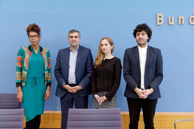 Migrants react to Hanau 2020 02 27, Berlin, Germany Federal Press Conference Reaction of the Federal Conference of Migrant Organisations to Hanau In picture from left Saraya Gomis, Each One Teach One EOTO e V , Farhad Dilmaghani, Chairman of DeutschPlus e V , Dr Marta Neüff, Chairwoman of the Polish Social Council e V , and Dr Cihan Sinanoglu, Press Spokesman of the Turkish Community in Germany e V