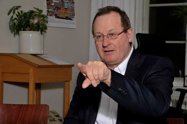 Jens-Holger Kirchner Verkehrsstaatssekretär Jens-Holger Kirchner in seinem Büro Am Köllnischen Park 3 in Berlin Mitte Fürs Radmagazin Fahrrad Januar 2017 Berlin Deutschland *** Jens Holger Kirchner Secretary of State for Transport Jens Holger Kirchner in his office Am Köllnischen Park 3 in Berlin Mitte For the bicycle magazine Fahrrad January 2017 Berlin Germany Copyright: xDorisxSpiekermann-KlaasxTSPx