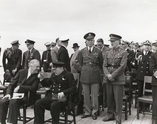 President Roosevelt and Prime Minister Churchill aboard the HMS Prince of Wales during the Atlantic Charter Conference. Among the military officers to right of Churchill is US Army Chief of Staff George Marshall. Placentia Bay Newfoundland. August 10 1941 Courtesy Everett Collection PUBLICATIONXNOTxINxCANxCHNxFRAxITAxJPNxNORxPOLxRUSxESPxUKxUSA Copyright: xCourtesyxEverettxCollectionx HISL033 EC018