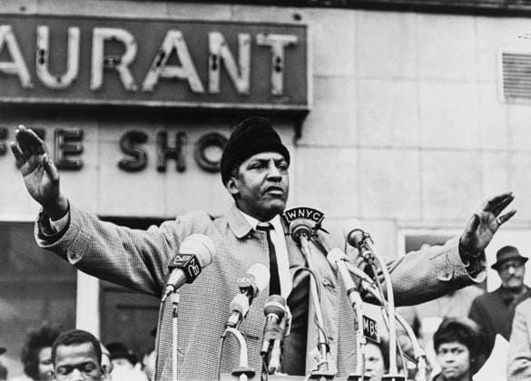 Bayard Rustin (1912-1987), speaking in New York City in 1965. At different times in his life he was a Quaker, Pacifist, Communist, Socialist, Gay rights activist, but is best known for his role as the organizer of the 1963 March on Washington. Courtesy Everett Collection PUBLICATIONXNOTxINxCANxCHNxFRAxITAxJPNxNORxPOLxRUSxESPxUKxUSA Copyright: xCourtesyxEverettxCollectionx HISL033 EC477
