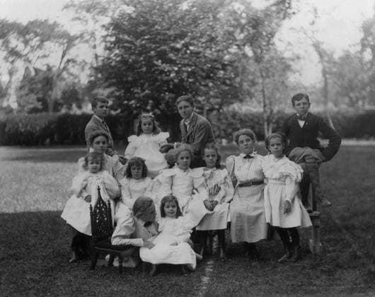 Franklin D. Roosevelt and cousins in Fairhaven, Massachusetts. 1897. (BSLOC_2013_6_11) Courtesy Everett Collection PUBLICATIONXNOTxINxCANxCHNxFRAxITAxJPNxNORxPOLxRUSxESPxUKxUSA Copyright: xCourtesyxEverettxCollectionx HISL035 EC364