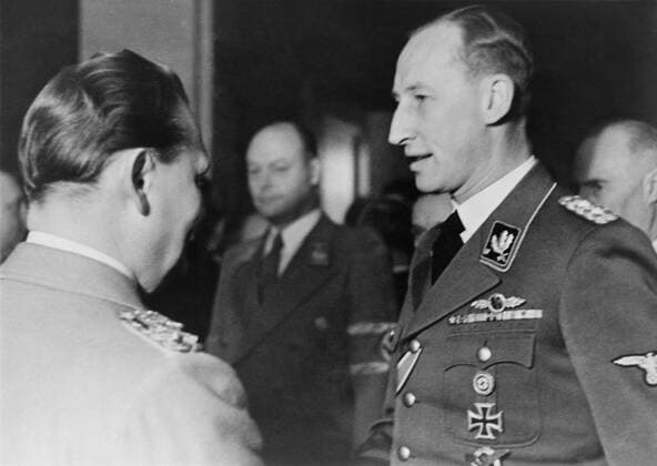 IMAGO History, Zweiter Weltkrieg: 1939 - 1945 Reinhard Heydrich speaking with Hermann Goering at Goering s birthday celebration, Jan. 12, 1942. In this same month, January 1942, Heydrich chaired the Wannsee Conference, which planned the final solution for the deportation and extermination of all Je For usage credit please use; PUBLICATIONXNOTxINxCANxCHNxFRAxITAxJPNxNORxPOLxRUSxESPxUKxUSA Copyright: xCourtesyxEverettxCollectionx HISL037 EC620