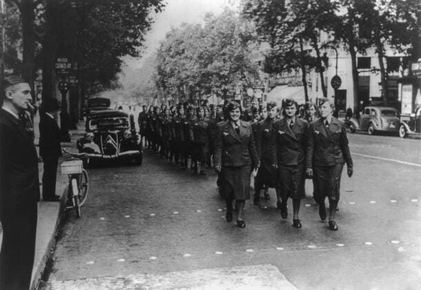 German women members of communications auxiliary in Paris during the Nazi occupation, Aug. 1940. World War 2. (BSLOC_2014_10_210) For usage credit please use; PUBLICATIONXNOTxINxCANxCHNxFRAxITAxJPNxNORxPOLxRUSxESPxUKxUSA Copyright: xCourtesyxEverettxCollectionx HISL037 EC904