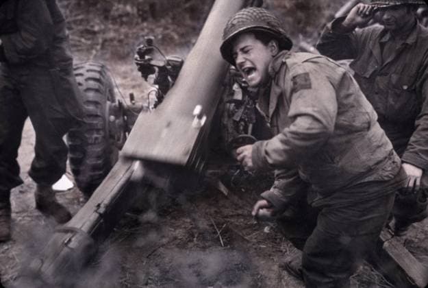 U.S. soldiers fire a 105-mm. howitzer during the fighting at Carentan, France. American troops moved inland from Utah and Omaha and linked up at Carentan to unit the land behind the beaches. June 11-12, 1944. Normandy Campaign, France, World War 2. B&W Ph Courtesy Everett Collection PUBLICATIONXNOTxINxCANxCHNxFRAxITAxJPNxNORxPOLxRUSxESPxUKxUSA Copyright: xCourtesyxEverettxCollectionx HISL037 TX248