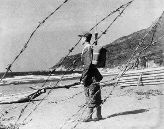 Chinese Nationalist soldier stands guard on a sandy beach somewhere along Formosa s coast. Nationalists and mainland Communists engaged to occasional clashes in the 1950s and 1960s. Feb. 1, 1955. - (BSLOC_2014_15_173) For usage credit please use; PUBLICATIONXNOTxINxCANxCHNxFRAxITAxJPNxNORxPOLxRUSxESPxUKxUSA Copyright: xCourtesyxEverettxCollectionx HISL038 EC728