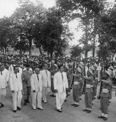 IMAGO History, Vietnamkrieg: 1955-1975 Bao Dai holds an inspection of Vietnamese troops. Ca. 1949-55. After the Geneva Agreement of 1954, Bao Dai appointed Ngo Dinh Diem as Prime Minister. With a year Diem ousted Bao Dai from power. - (BSLOC_2014_15_189) For usage credit please use; PUBLICATIONXNOTxINxCANxCHNxFRAxITAxJPNxNORxPOLxRUSxESPxUKxUSA Copyright: xCourtesyxEverettxCollectionx HISL038 EC745