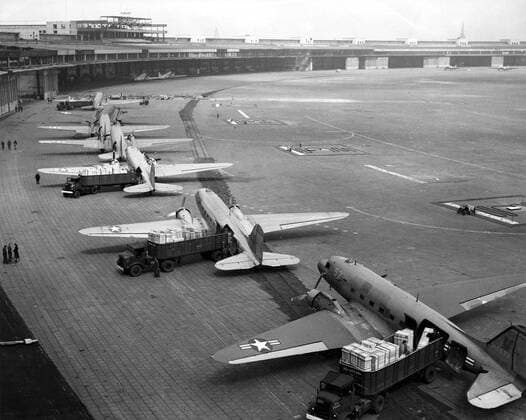 C-47s unloading at Tempelhof Airport during the Berlin Airlift, June-August 1948. In September 1948 they were replaced by larger and faster four-engine C-54s. - (BSLOC_2014_15_245) For usage credit please use; PUBLICATIONXNOTxINxCANxCHNxFRAxITAxJPNxNORxPOLxRUSxESPxUKxUSA Copyright: xCourtesyxEverettxCollectionx HISL038 EC806