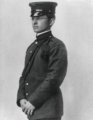 Harry Truman wearing his Missouri National Guard uniform, ca. 1905. He failed the military physicals for West Point and Annapolis because of his poor eyesight. Before his National Guard physical, he memorized the eye chart. - (BSLOC_2014_15_3) For usage credit please use; PUBLICATIONXNOTxINxCANxCHNxFRAxITAxJPNxNORxPOLxRUSxESPxUKxUSA Copyright: xCourtesyxEverettxCollectionx HISL038 EC826