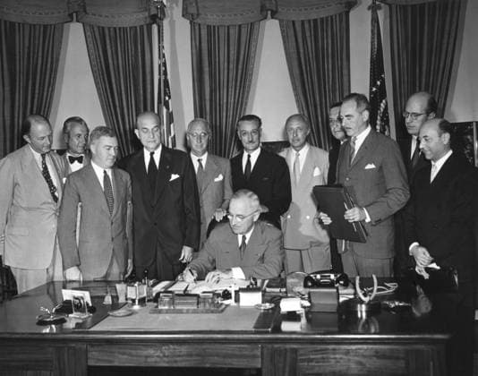 President Harry Truman signs the North Atlantic Pact on Aug. 24, 1949. Around him diplomats of signatory nations and American officials to witness this signing. Nations represented are United Kingdom, Denmark, Canada, Norway, France, Belgium, Portugal, Ne For usage credit please use; PUBLICATIONXNOTxINxCANxCHNxFRAxITAxJPNxNORxPOLxRUSxESPxUKxUSA Copyright: xCourtesyxEverettxCollectionx HISL038 EC872