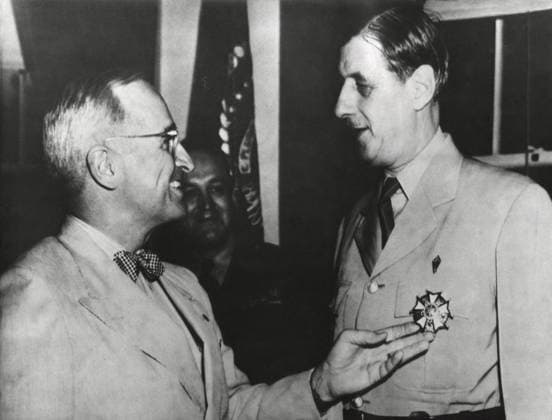 President Truman admires the Legion of Merit Degree Medal he has just awarded Charles De Gaulle. Outside this ceremony, their August 1945 meetings were tense. Divisive issues included Truman s disapproval of inclusion of Communists in the French Provision For usage credit please use; PUBLICATIONXNOTxINxCANxCHNxFRAxITAxJPNxNORxPOLxRUSxESPxUKxUSA Copyright: xCourtesyxEverettxCollectionx HISL039 EC246