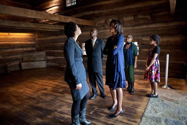 BerÃ¼hmte Feministinnen, Michelle Obama First Lady Michelle Obama in the Slave Pen exhibit at National Underground Railroad Freedom Center. Cincinnati, Ohio, Feb. 23, 2012. Built in the early 1800s, the holding pen of Kentucky slave trader, Capt. John W. Anderson. It was used to hold enslaved p For usage credit please use; The White House PUBLICATIONXNOTxINxCANxCHNxFRAxITAxJPNxNORxPOLxRUSxESPxUKxUSA Copyright: xCourtesyxEverettxCollectionx HISL039 EC819