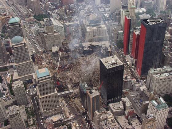 Aerial view of World Trade Center from the southwest, Sept. 27, 2001. Orange reinforcing plastic covers the street facades of severely damaged buildings on Church Street. New York City, after September 11, 2001 terrorist attacks. (BSLOC_2015_2_104) For usage credit please use; PUBLICATIONXNOTxINxCANxCHNxFRAxITAxJPNxNORxPOLxRUSxESPxUKxUSA Copyright: xCourtesyxEverettxCollectionx HISL039 EC848