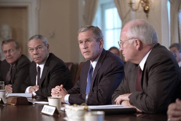 National Security Council on Sept 12, 2001, the day following the 9-11 Terrorist Attacks. L-R: Donald Rumsfeld, Secretary of Defense; Colin Powell, Secretary of State; President Bush; and VP Dick Cheney. (BSLOC_2015_2_142) For usage credit please use; The George W. Bush Presidential Library PUBLICATIONXNOTxINxCANxCHNxFRAxITAxJPNxNORxPOLxRUSxESPxUKxUSA Copyright: xCourtesyxEverettxCollectionx HISL039 EC890