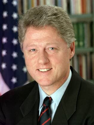 President Bill Clinton, January 1993. Official White House portrait by Bob McNeely. (BSLOC_2015_2_186) For usage credit please use; PUBLICATIONXNOTxINxCANxCHNxFRAxITAxJPNxNORxPOLxRUSxESPxUKxUSA Copyright: xCourtesyxEverettxCollectionx HISL039 EC938