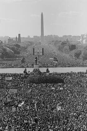 Marchers on the National Mall during the Million Man March, in view towards the Washington Monument. Oct. 16, 1995. Louis Farrakhan, of the Nation of Islam, led the March. Speakers included: Rosa Parks, Dorothy I. Height, James Bevel, Dr. Cornel West, Ben For usage credit please use; PUBLICATIONXNOTxINxCANxCHNxFRAxITAxJPNxNORxPOLxRUSxESPxUKxUSA Copyright: xCourtesyxEverettxCollectionx HISL040 EC408