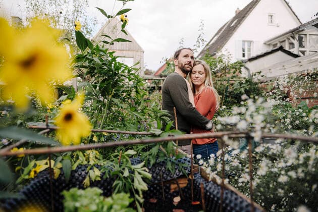 Happy couple enjoying their urban agrden model released Symbolfoto property released  KNSF07231